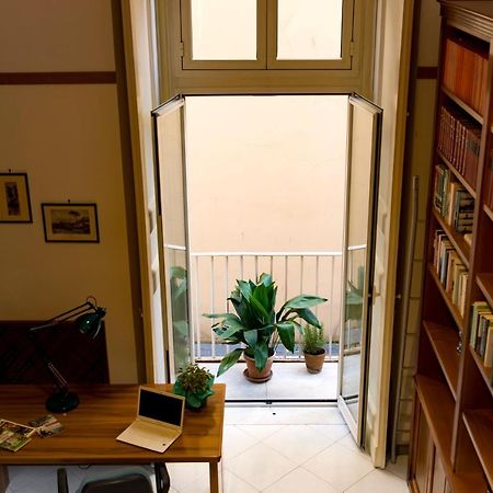 Charming Apartment เนเปิลส์ ภายนอก รูปภาพ